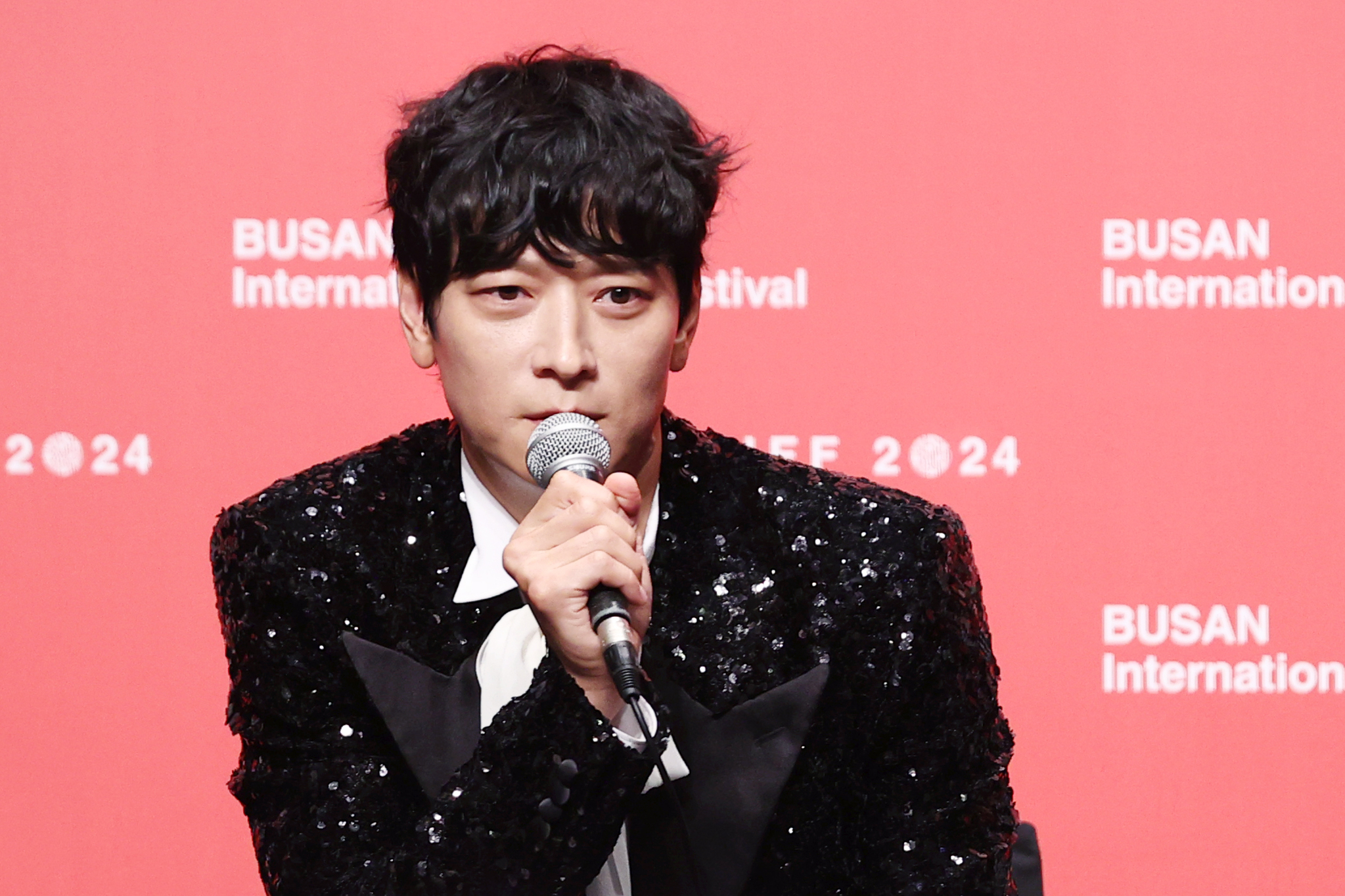 Actor Gang Dong-won speaks during a press conference for the 29th Busan International Film Festival's opening film ″Uprising″ held at Shinsegae Department Store in Haeundae District on Wednesday. [YONHAP]