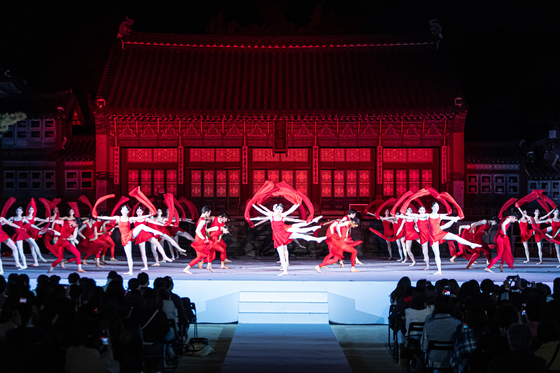 The "Palace Concert – Ballet x Sujecheon" performance during last year's fall edition of the K-Royal Culture Festival [KOREA HERITAGE AGENCY]