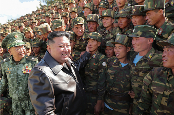 North Korean leader Kim Jong-un inspects a training base of the army's special operations forces on Wednesday. [KOREAN CENTRAL NEWS AGENCY] 