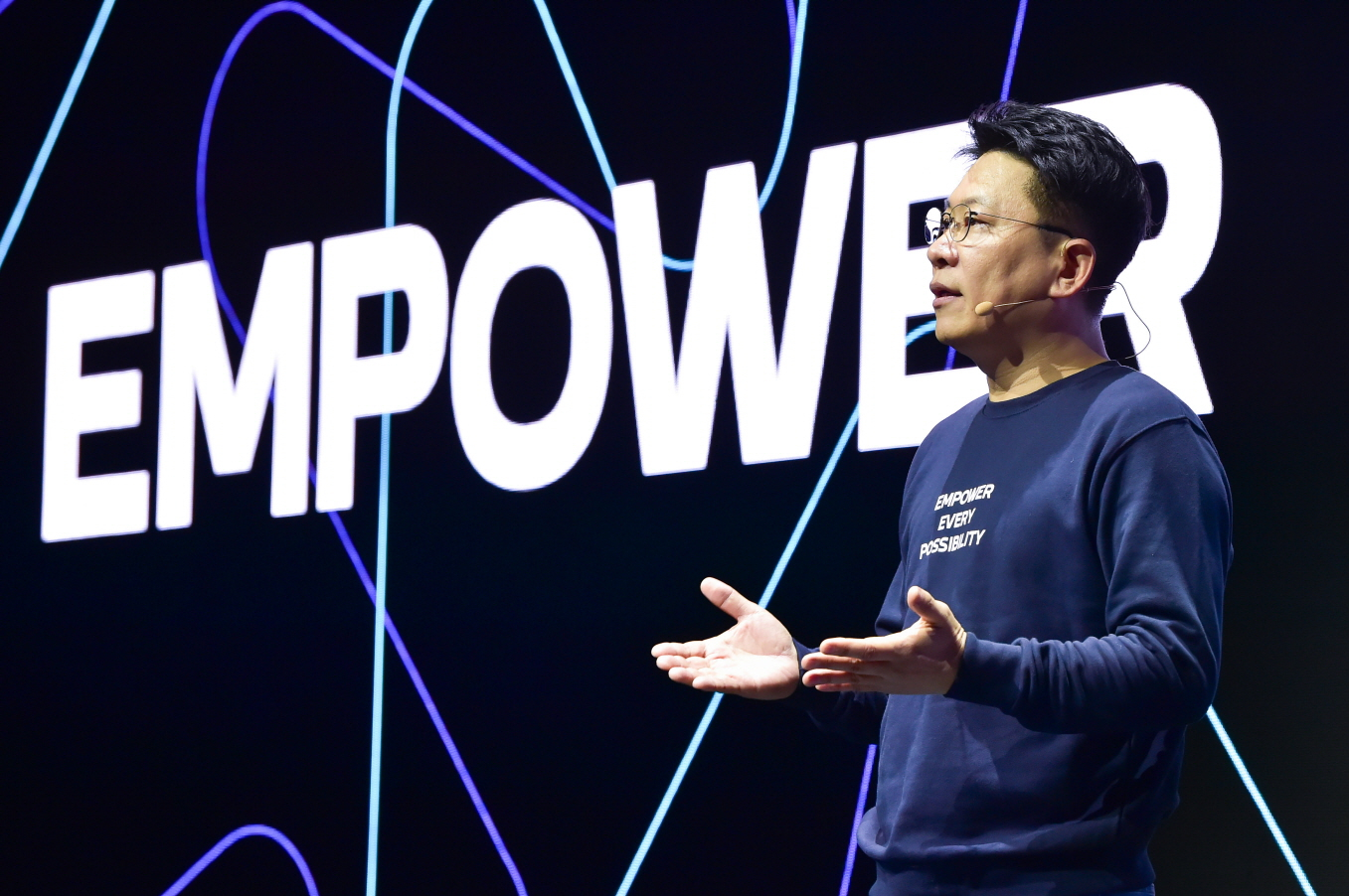 LG Energy Solution CEO Kim Dong-myung speaks during the company's first vision sharing event for employees at its LG Sciencepark R&D complex in western Seoul on Monday. [LG ENERGY SOLUTION]