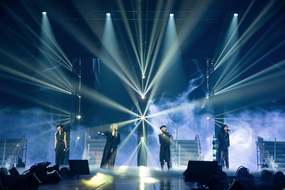 Girl group 2NE1 performs at its ″Welcome Back″ Seoul concert, held on Oct. 4, 5 and 6 at the Olympic Hall in southern Seoul. [YG ENTERTAINMENT]