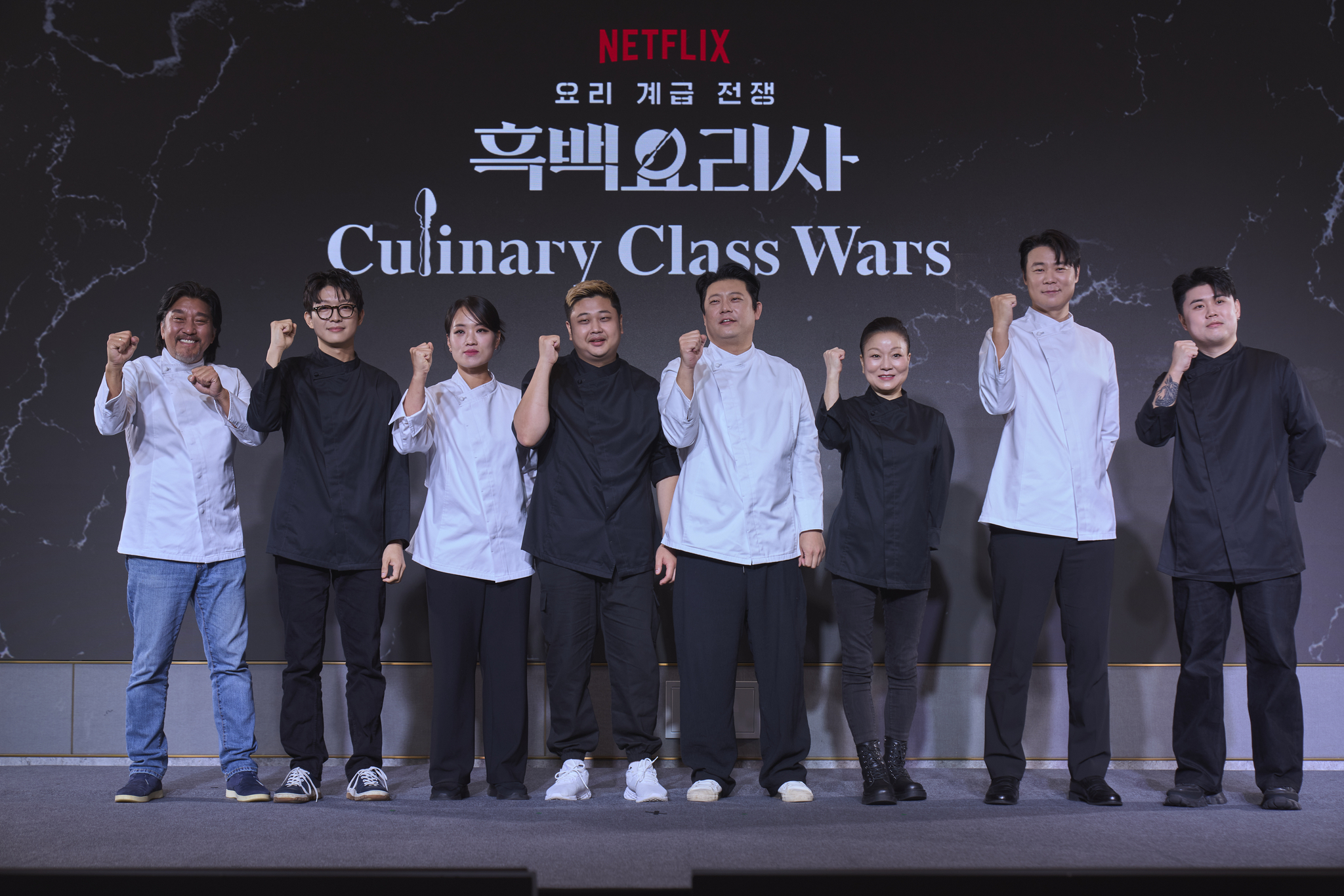 The top eight chefs of Netflix Korea's "Culinary Class Wars" pose for photos during the show's press conference at Hotel Naru Seoul MGallery Ambassador in Mapo District, western Seoul, on Monday. From the left are Edward Lee, Scott Kang, Jung Ji-sun, Yoon Nam-no, Jang Ho-joon, Lee Mi-ryeong, Choi Hyun-seok and Kwon Seong-joon. [NETFLIX KOREA]