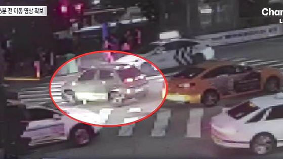 A vehicle reportedly driven by Moon Da-hye appears to enter an intersection in Yongsan District, central Seoul. Moon disregarded traffic signals while allegedly under the influence of alcohol on Saturday, according to camera footage. [SCREEN CAPTURE]