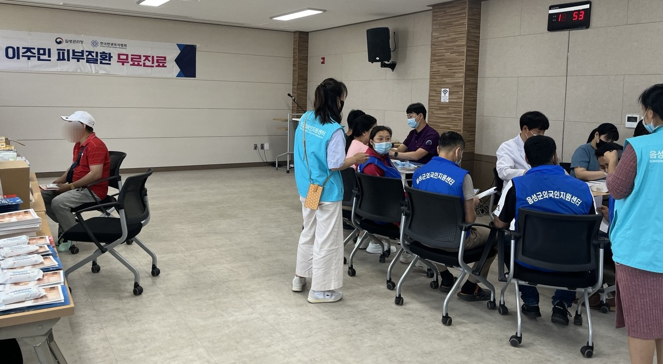 Eumseong County Support Center for Foreigners offers free medical checks for 100 foreign residents on June 9. [EUMSEONG COUNTY OFFICE]