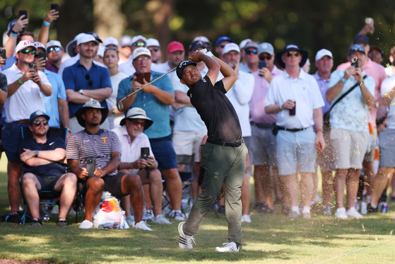 Xander Schauffele plays a shot on the 16th hole during the first round of the Tour Championship at East Lake Golf Club in Atlanta, Georgia on Aug. 29. [GETTY IMAGES]