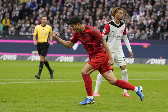 Bayern Munich defender Kim Min-jae, front, celebrates scoring the opening goal during the Bundesliga match against Eintracht Frankfurt in Frankfurt, Germany on Sunday. [AP/YONHAP]