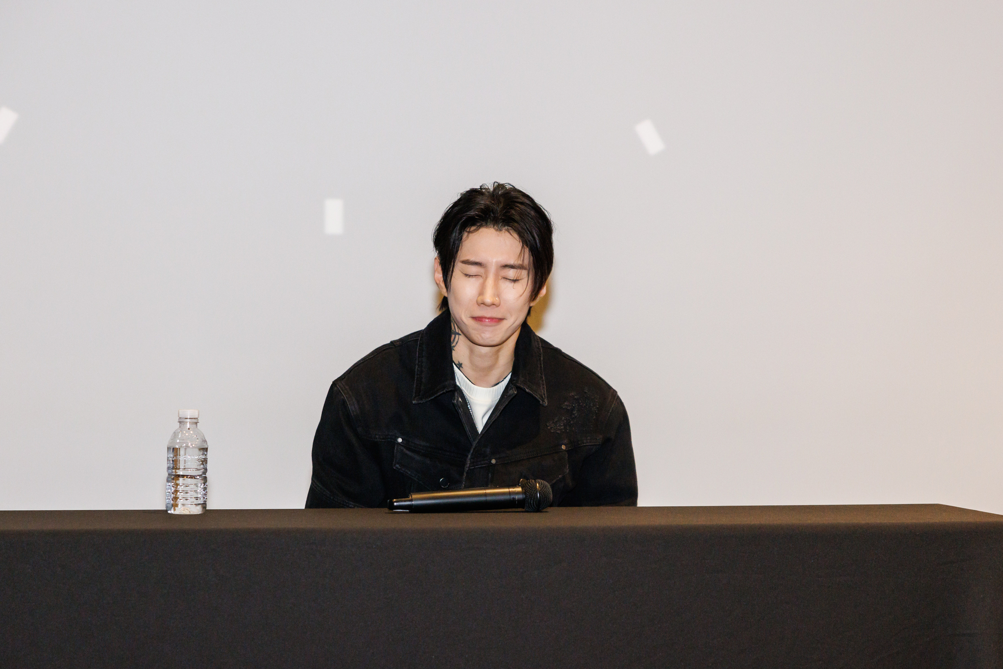 Singer Jay Park explains his new songs from ″The One You Wanted″ album to reporters at a press conference held in southern Seoul on Oct. 8. [MORE VISION]