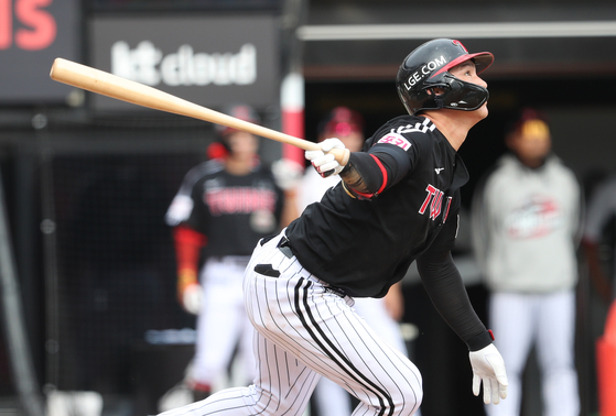 The LG Twins' Oh Ji-hwan in action during Game 4 of the first round of the 2024 KBO playoffs against the KT Wiz at Suwon KT Wiz Park in Suwon, Gyeonggi on Wednesday. [NEWS1] 