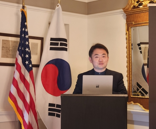 Yu Ji-hoon, an associate research fellow at the state-run Korea Institute for Defense Analyses' Center for Security and Strategy, speaks during a press meeting organized by Hanwha Defense USA, a subsidiary of South Korea's Hanwha Aerospace Co. in Washington on Thursday. [YONHAP]