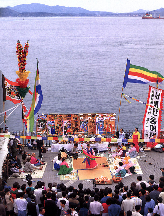 Seohaean Baeyeonsingut and Daedonggut (Fishing Ritual of the West Coast) [KOREA HERITAGE SERVICE]