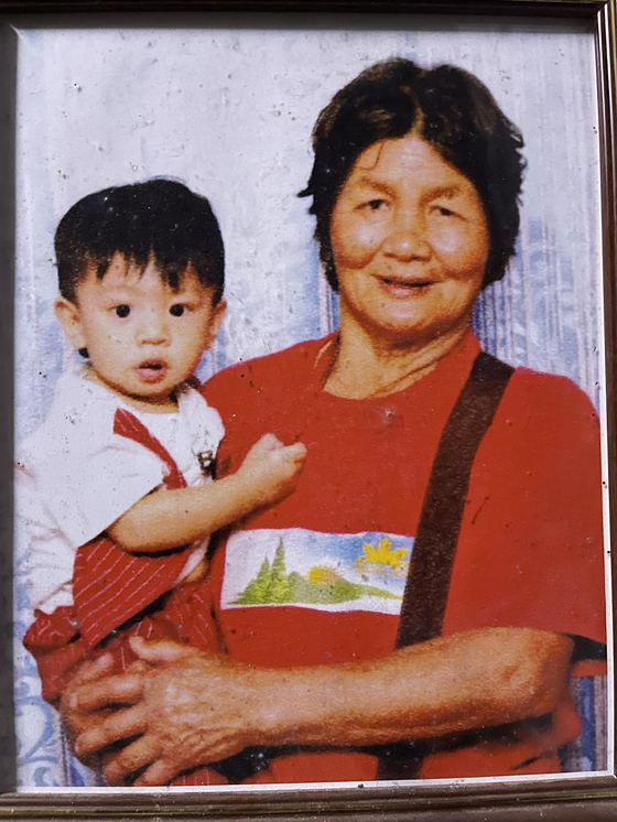 Danny “The King” Kingad, left, and his mother [SCREEN CAPTURE]