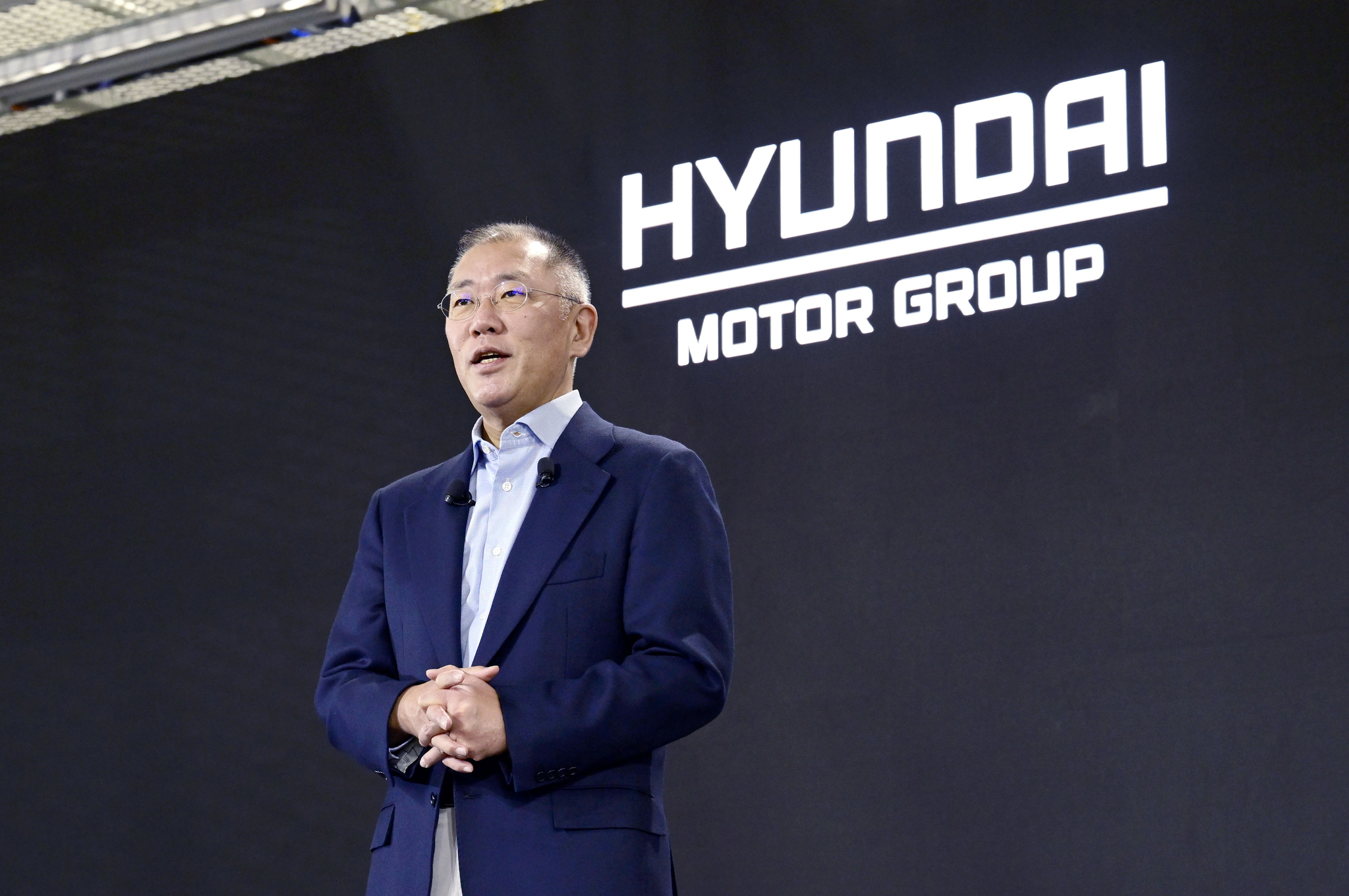 Hyundai Motor Group Executive Chair Euisun Chung speaks at the automaker's new year's event, emphasizing "constant change" to his employees, in January 2024. [HYUNDAI MOTOR]