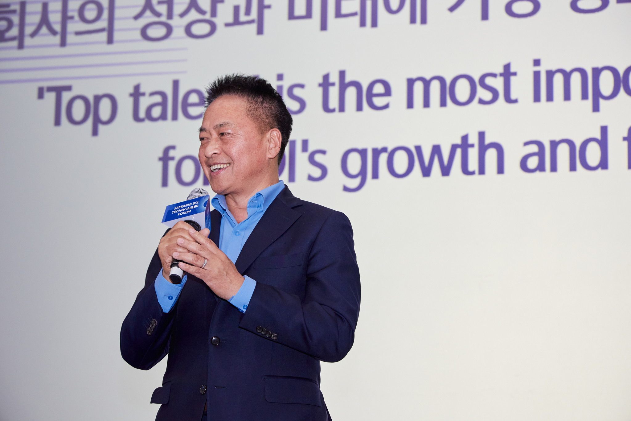 Samsung SDI CEO Choi Yoon-ho gives a keynote speech about the company's vision at the Tech & Career Forum held in London on Saturday. [SAMSUNG SDI]