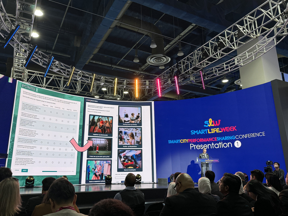 Kaare Pedersen, head of the city mayor’s office in Odense, Denmark, speaks during a presentation at the Smart City Performance Sharing Conference at COEX in southern Seoul on Thursday. [CHO JUNG-WOO]