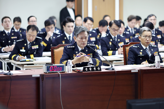 Cho Ji-ho, center, commissioner-general of the Korean National Police Agency, attends a parliamentary audit of his agency in Seoul on Friday. [YONHAP] 