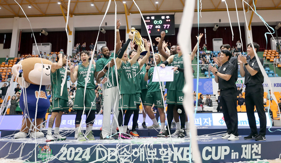 Wonju DB Promy celebrate winning the 2024 KBL Cup at Jecheon Stadium in Jecheon, North Chungcheong on Sunday. [YONHAP]