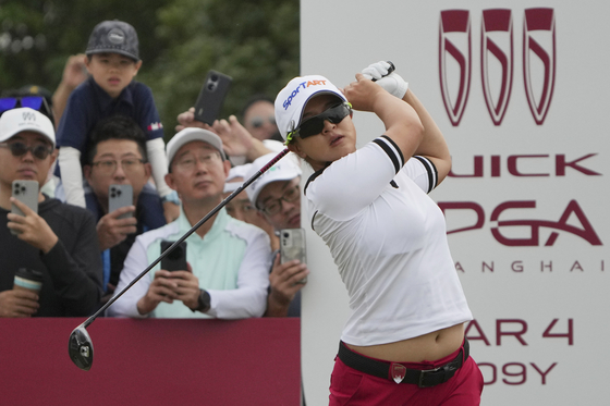 Kim Sei-young watches her tee shot on the first hole during the final round of the Buick LPGA Shanghai at Shanghai Qizhong Garden Golf Club in China on Sunday. [AP/YONHAP] 