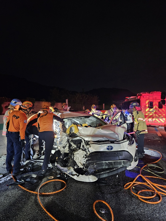 Fire officials at the scene where a seven-car collision occurred on the Gyeongbu Expressway in Cheongju, North Chungcheong, on Sunday. [CHEONGJU THE WEST FIRE STATION]