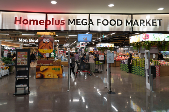 Homeplus Mega Food Market in Gangseo District, western Seoul [CHO YONG-JUN]