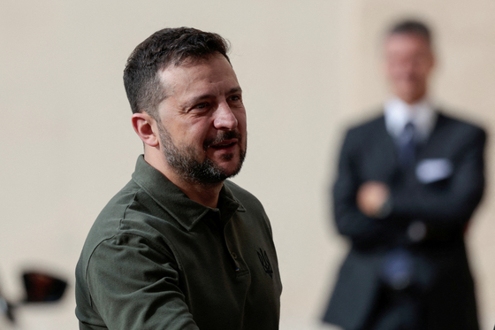 Ukrainian President Volodymyr Zelensky arrives at the San Damaso courtyard before meeting with Pope Francis at the Vatican on Friday. [REUTERS/YONHAP]