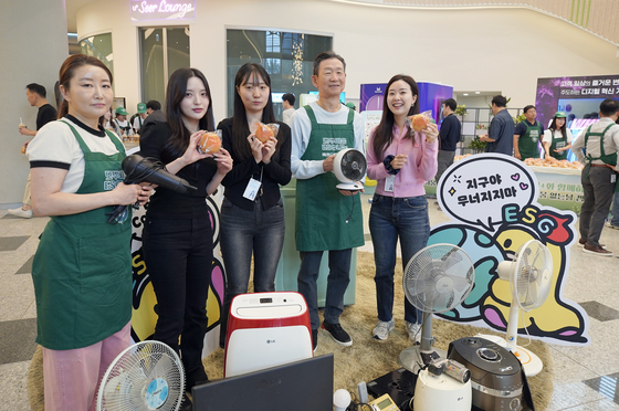 LG U+ CEO Hwang Hyeon-sik, second from right, participates in a campaign to collect home appliances in honor of International E-Waste Day on Monday. [LG U+]