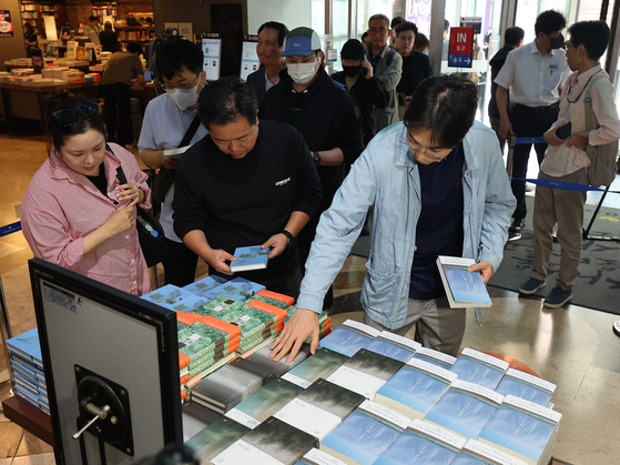 People queue at a bookstore to buy Han Kang's books. [YONHAP]