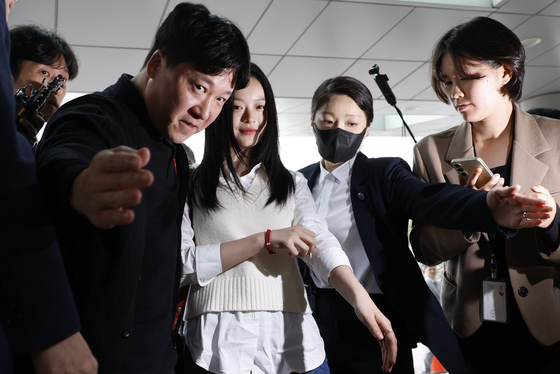 Hanni of girl group NewJeans arrives at the National Assembly in western Seoul to attend a parliamentary audit by the Environment and Labor Committee on Oct. 15. [NEWS1]