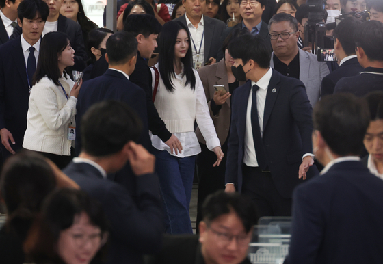 Hanni of girl group NewJeans arrives at the National Assembly in western Seoul to attend a parliamentary audit by the Environment and Labor Committee on Oct. 15. [YONHAP]