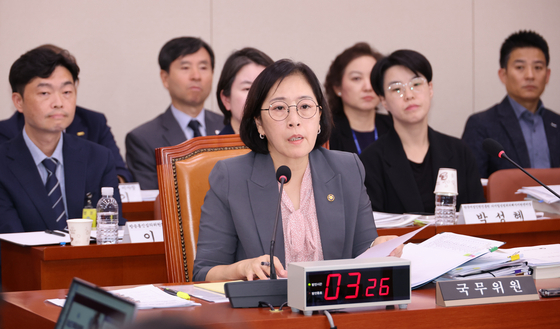 Gender Equality Vice Minister Shin Young-sook speaks during a meeting of the parliamentary gender equality committee at the National Assembly in western Seoul on Sept. 5. [YONHAP]