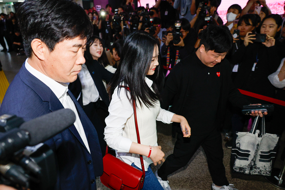 Hanni of girl group NewJeans arrives at the National Assembly in western Seoul to attend a parliamentary audit by the Environment and Labor Committee on Oct. 15. [NEWS1]