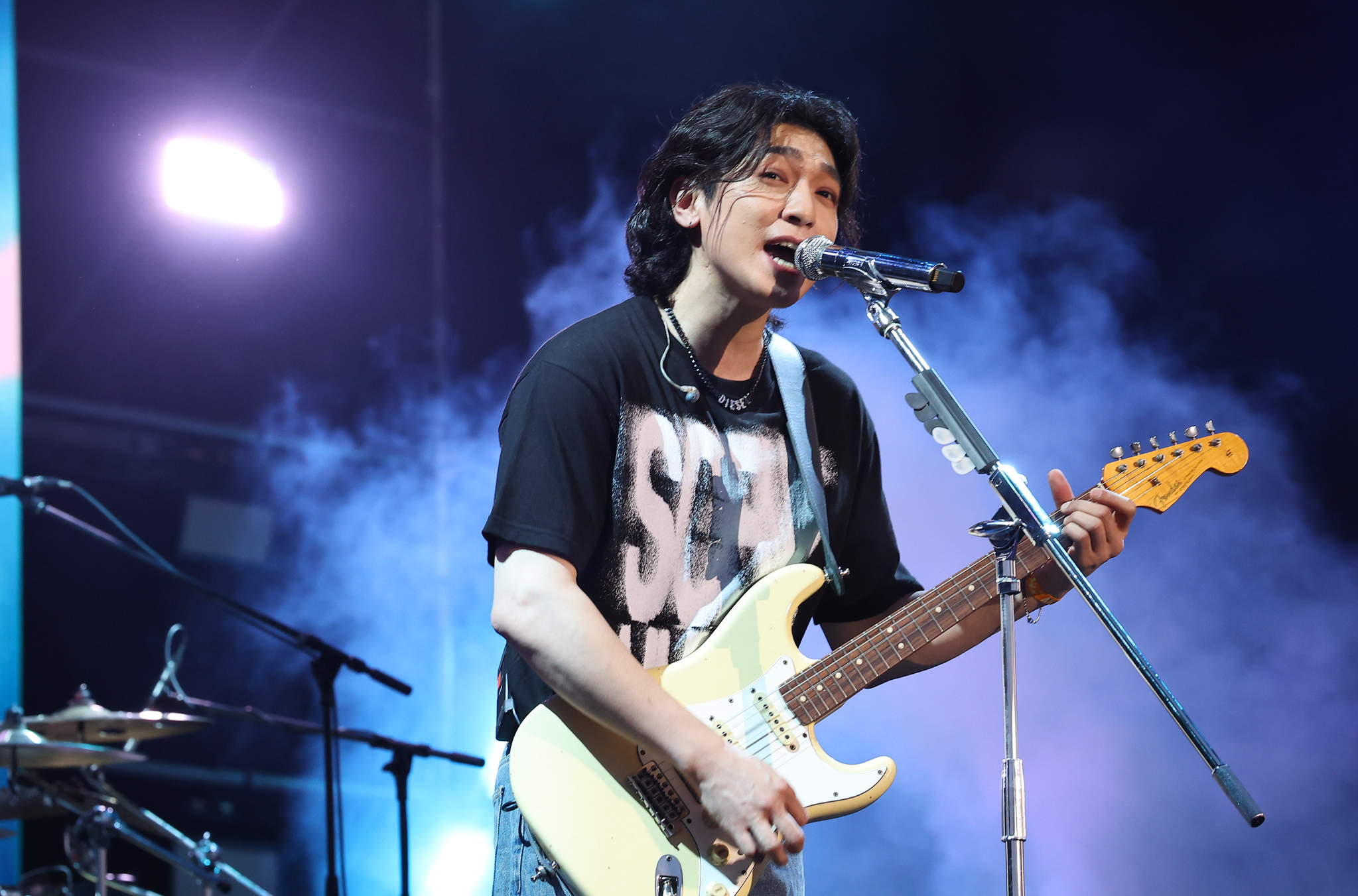 DAY6’s Sungjin performs on Aug. 2 at Moonlight Festival Park, Incheon. [YONHAP]