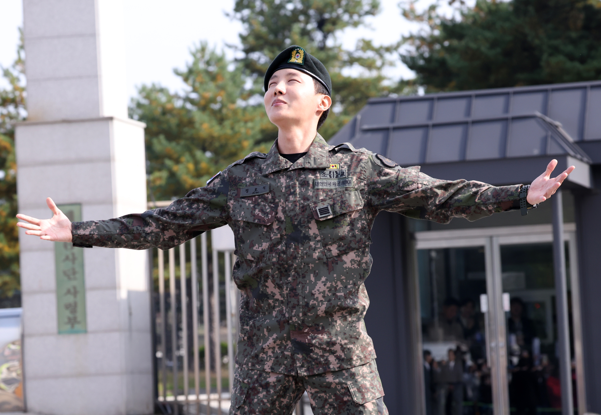 BTS's J-Hope greets reporters and fans after finishing his mandatory military duty on Oct. 17 at his base camp in Wonju, Gangwon. [YONHAP]