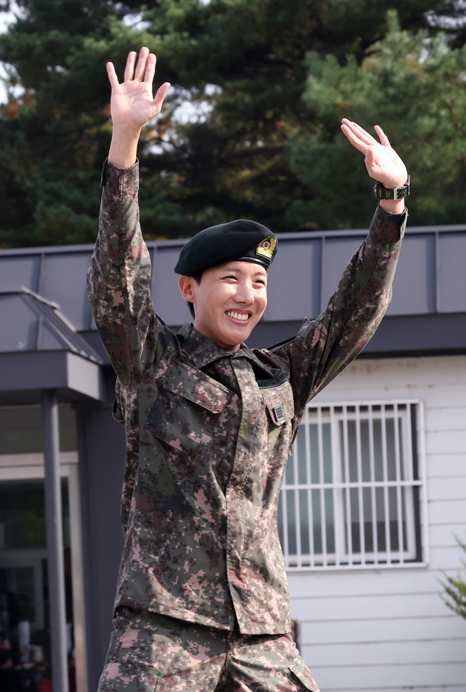 BTS's J-Hope waves to reporters and fans after finishing his mandatory military duty on Oct. 17 at his base camp in Wonju, Gangwon. [YONHAP]