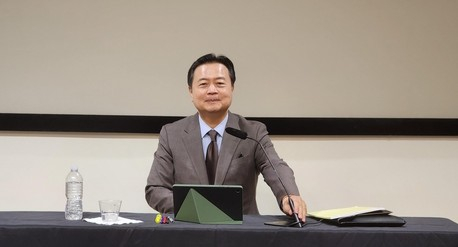 South Korean Ambassador to the United States, Cho Hyun-dong, speaks during a meeting with reporters in Washington, D.C. [YONHAP]