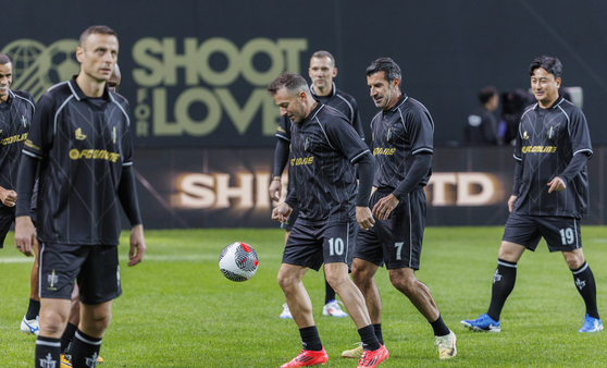 FC Spear warm up during a Nexon Icons Match preliminary event at Seoul World Cup Stadium in western Seoul on Saturday. [YONHAP] 