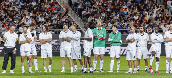 Shield United during a Nexon Icons Match preliminary event at Seoul World Cup Stadium in western Seoul on Saturday. [YONHAP]