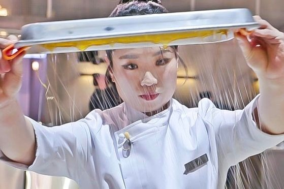 Chef Jung ji-sun making Basi [SCREEN CAPTURE]