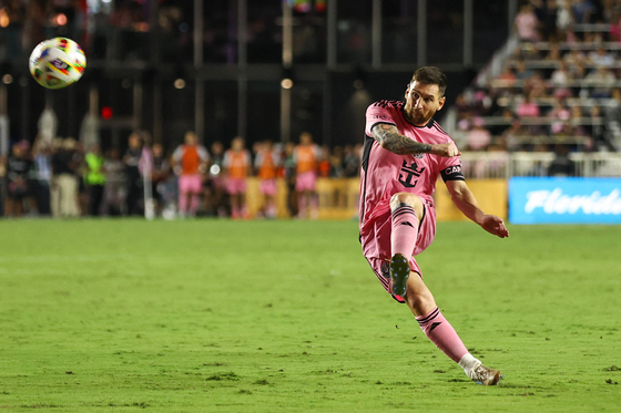 Inter Miami's Lionel Messi kicks the ball during the Major League Soccer match against New England Revolution at Chase Stadium in Fort Lauderdale, Florida on Saturday. [AFP/YONHAP] 