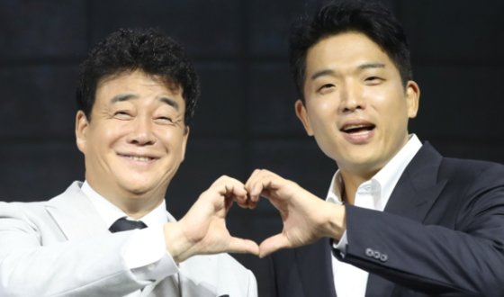 Chef Anh Sung-jae, right, and Paik Jong-won, the owner of the franchise The Born Korea [NEWS1]