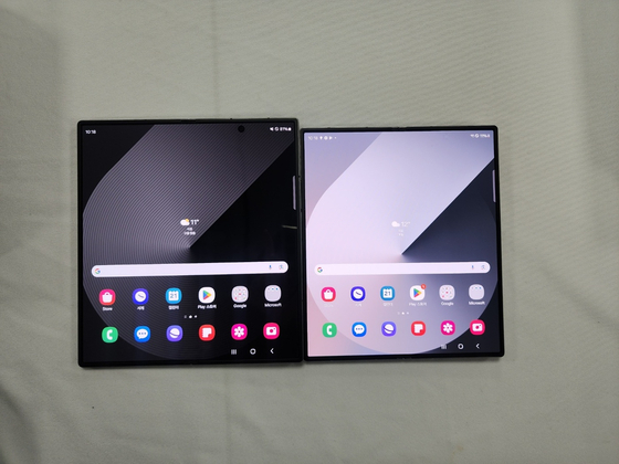 The Galaxy Z Fold Special Edition, left, and the Galaxy Z Fold 6 [JIN EUN-SOO]