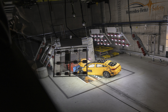 A Mercedes-Benz EQS sedan crashes into a concrete wall during a crash test at the Technology Center for Vehicle Safety in Sindelfingen, Germany, on Oct. 21. [MERCEDES-BENZ KOREA] 