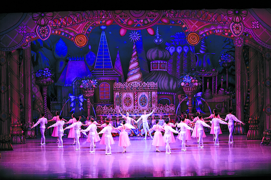 Universal Ballet Company is touring the country with “The Nutcracker,” offering opportunities for those in other cities on the peninsula to enjoy the Christmas season performance. [UNIVERSAL BALLET COMPANY]