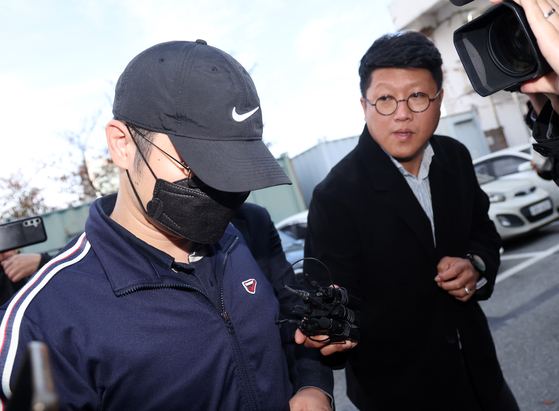 An army officer who allegedly killed and maimed his colleague will be transferred to the Gangwon Provincial Police Department for further investigation on Monday. [YONHAP]