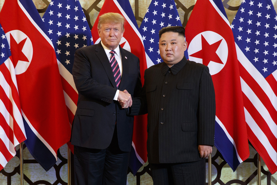 President Donald Trump, left, poses with North Korean leader Kim Jong-un in Hanoi, Vietnam, on Feb. 27, 2019.  [AP/YONHAP]