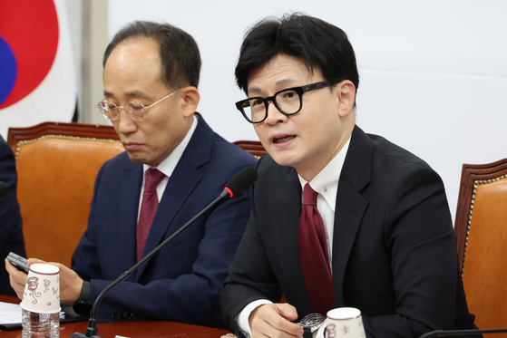 People Power Party leader Han Dong-hoon speaks during a supreme council meeting held at the National Assembly in Yeouido, western Seoul, on Thursday. [YONHAP]