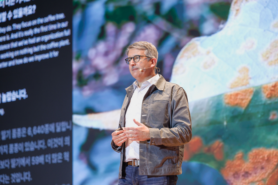 Intelligentsia Coffee CEO James McLaughlin gives a talk on sourcing coffee beans at the Seoul Cafe Show on Nov. 6. [SEOUL CAFE SHOW]