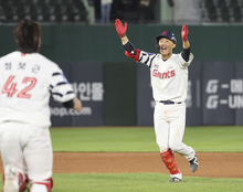 Twins stomp Giants to seal 4th spot of KBO League - The Korea Times