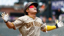 Padres' Kim Ha-seong falls homer short of cycle in 4-hit game