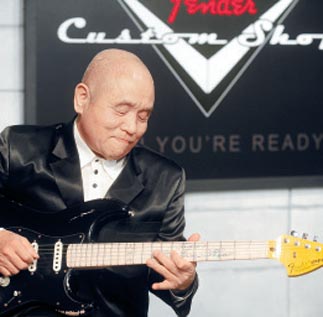 Godfather of Korean rock honored with guitar