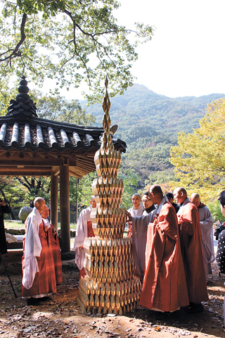 Historic temple gets first pagoda: Songgwangsa installs a modern ...